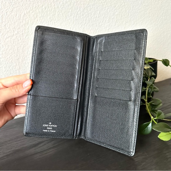 Authentic Louis Vuitton Taiga Porte Valeurs Credit Wallet - Picture 4 of 8